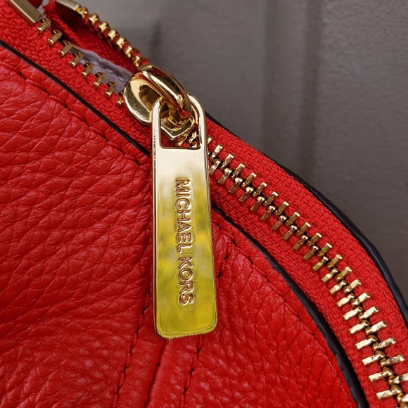 Michael Kors purse - Picture 4 of 10